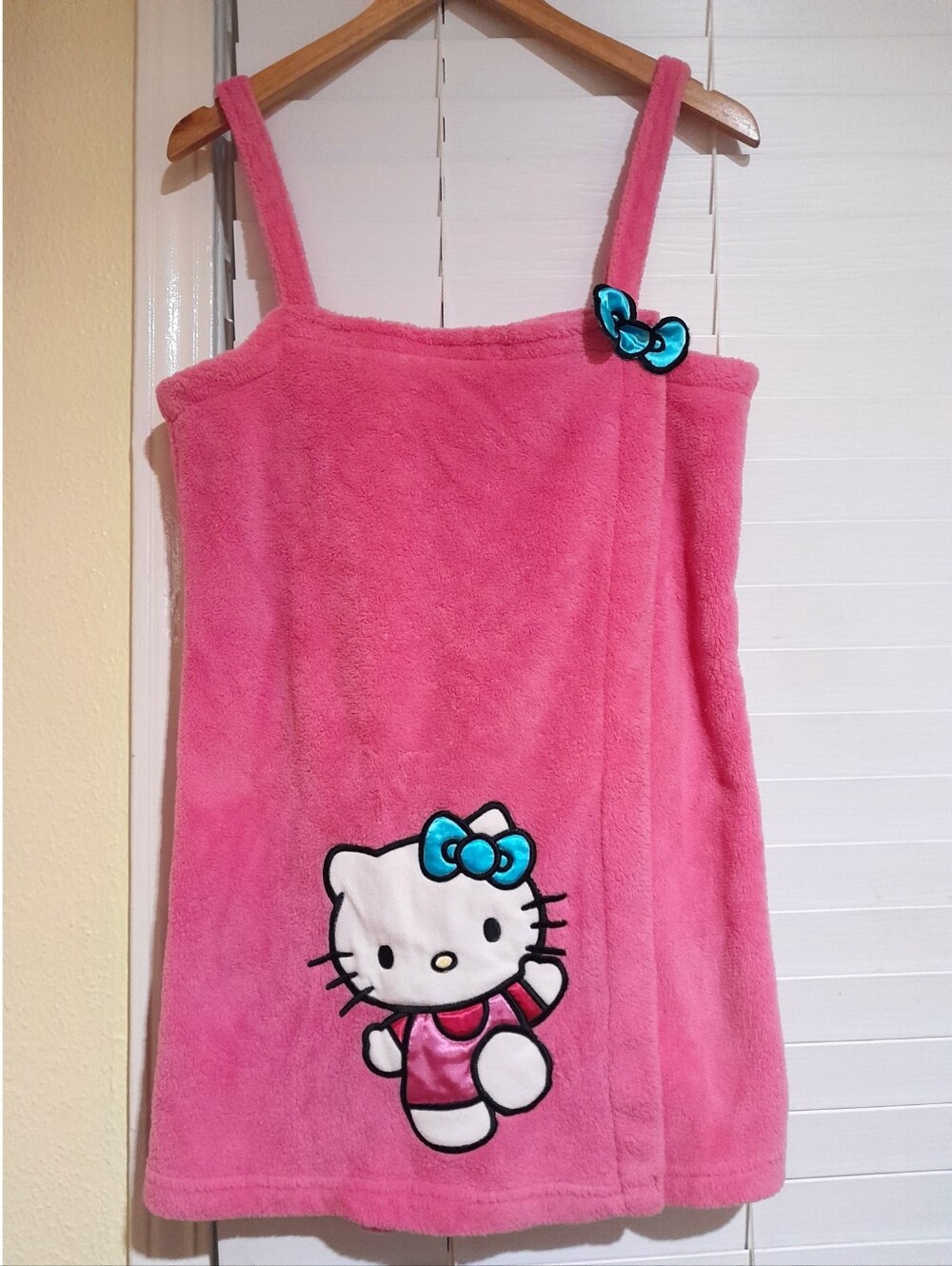 licensed 2008 Sanrio Hello Kitty Pink Fleece Spa Towel Wrap Robe